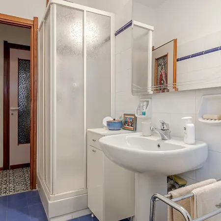 1 Bedroom Lovely In *